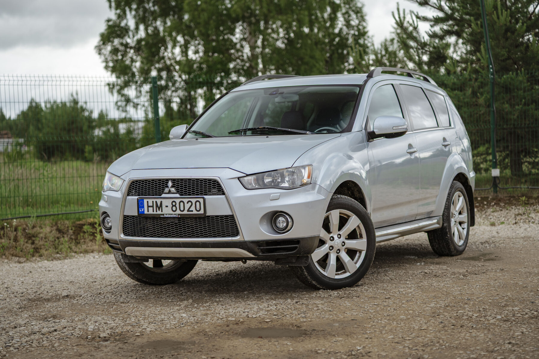 MITSUBISHI OUTLANDER