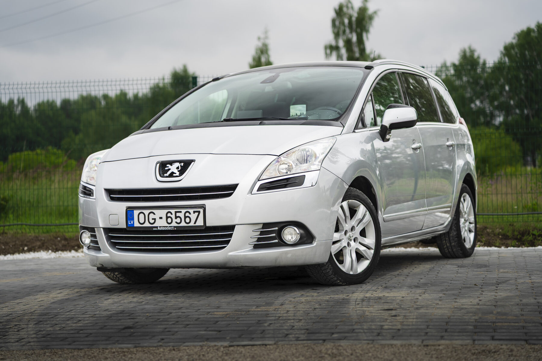 PEUGEOT 5008