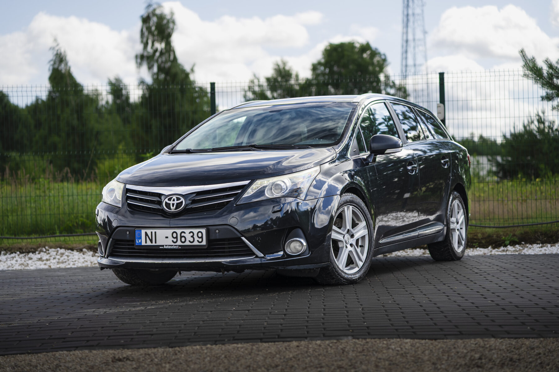 TOYOTA AVENSIS