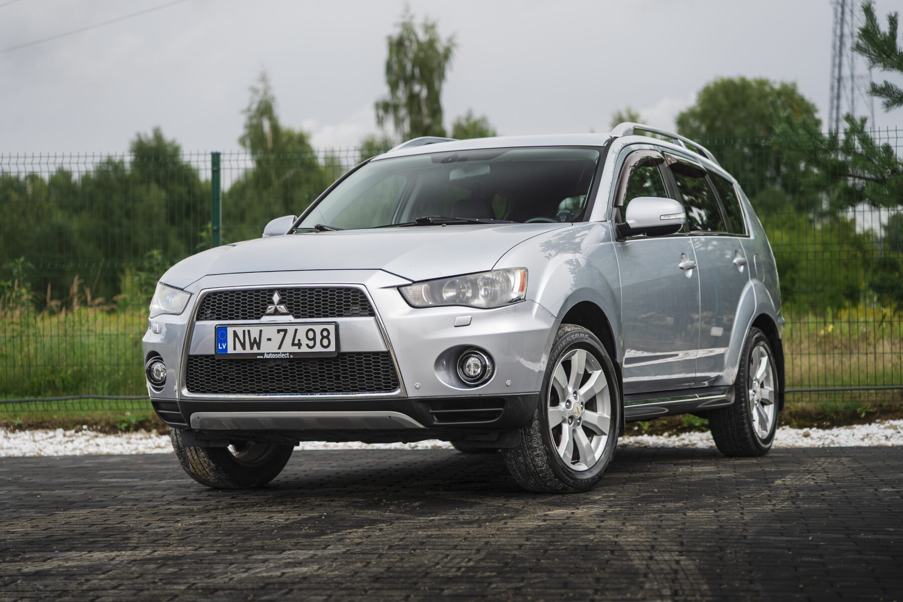 MITSUBISHI OUTLANDER
