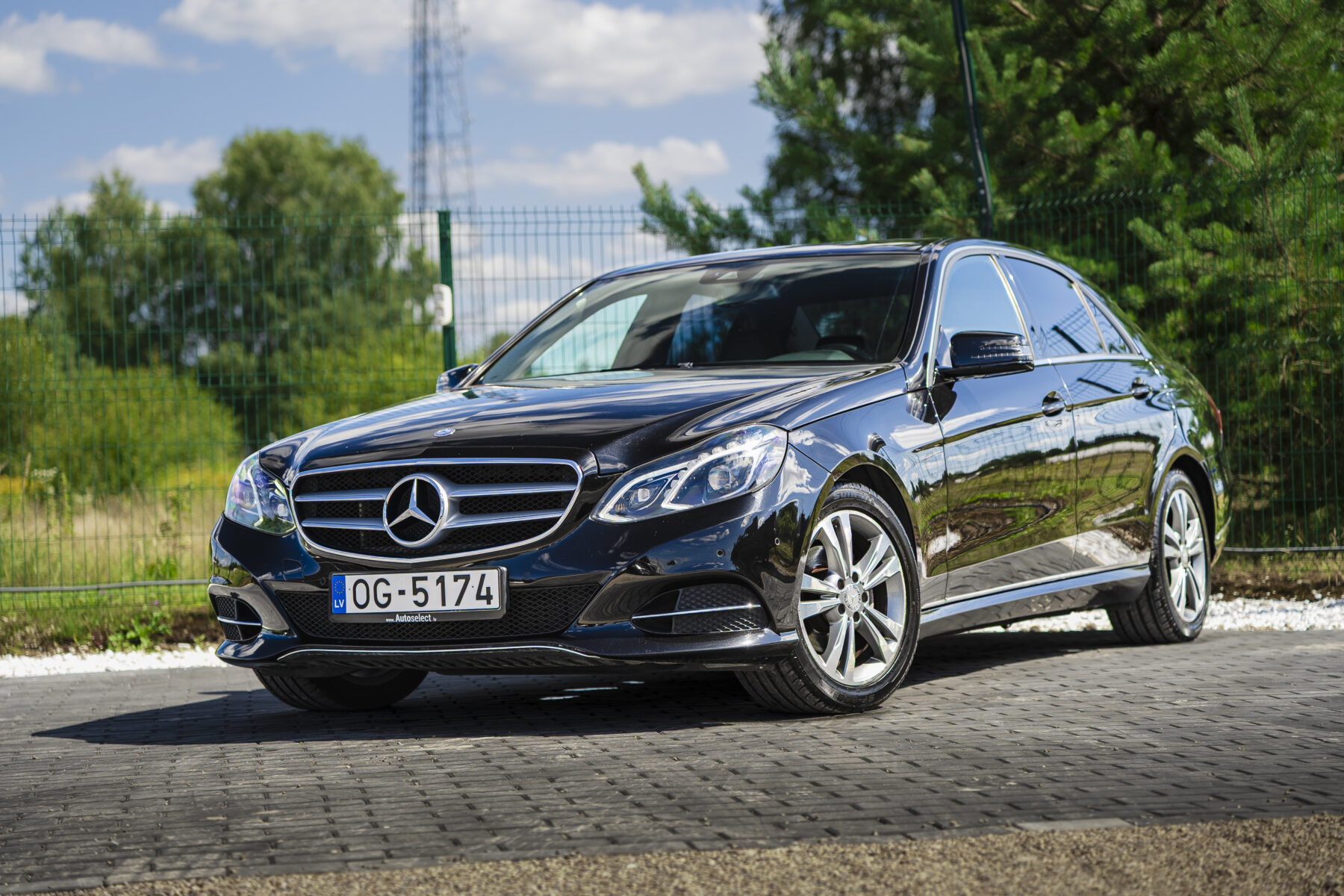 MERCEDES BENZ E220