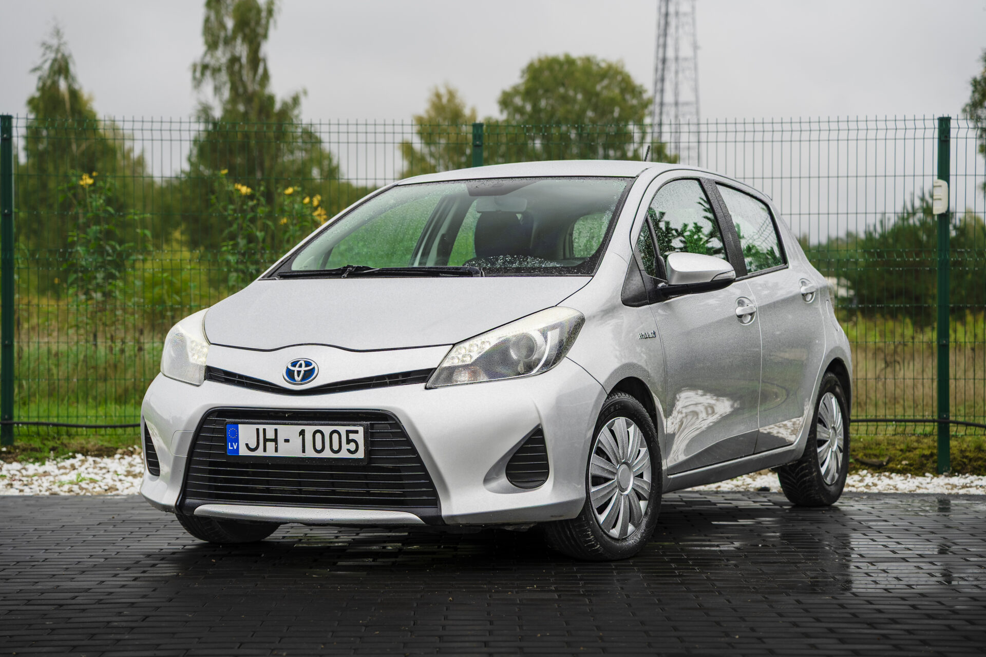 TOYOTA YARIS HYBRID