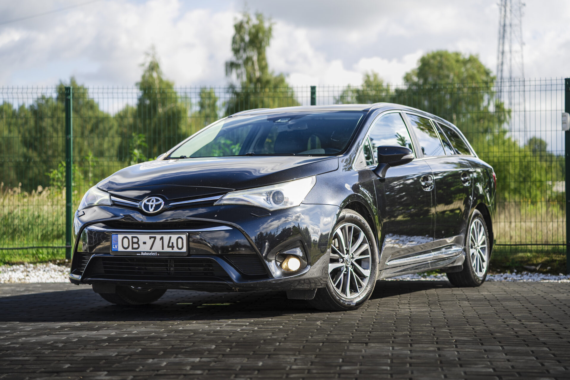 TOYOTA AVENSIS