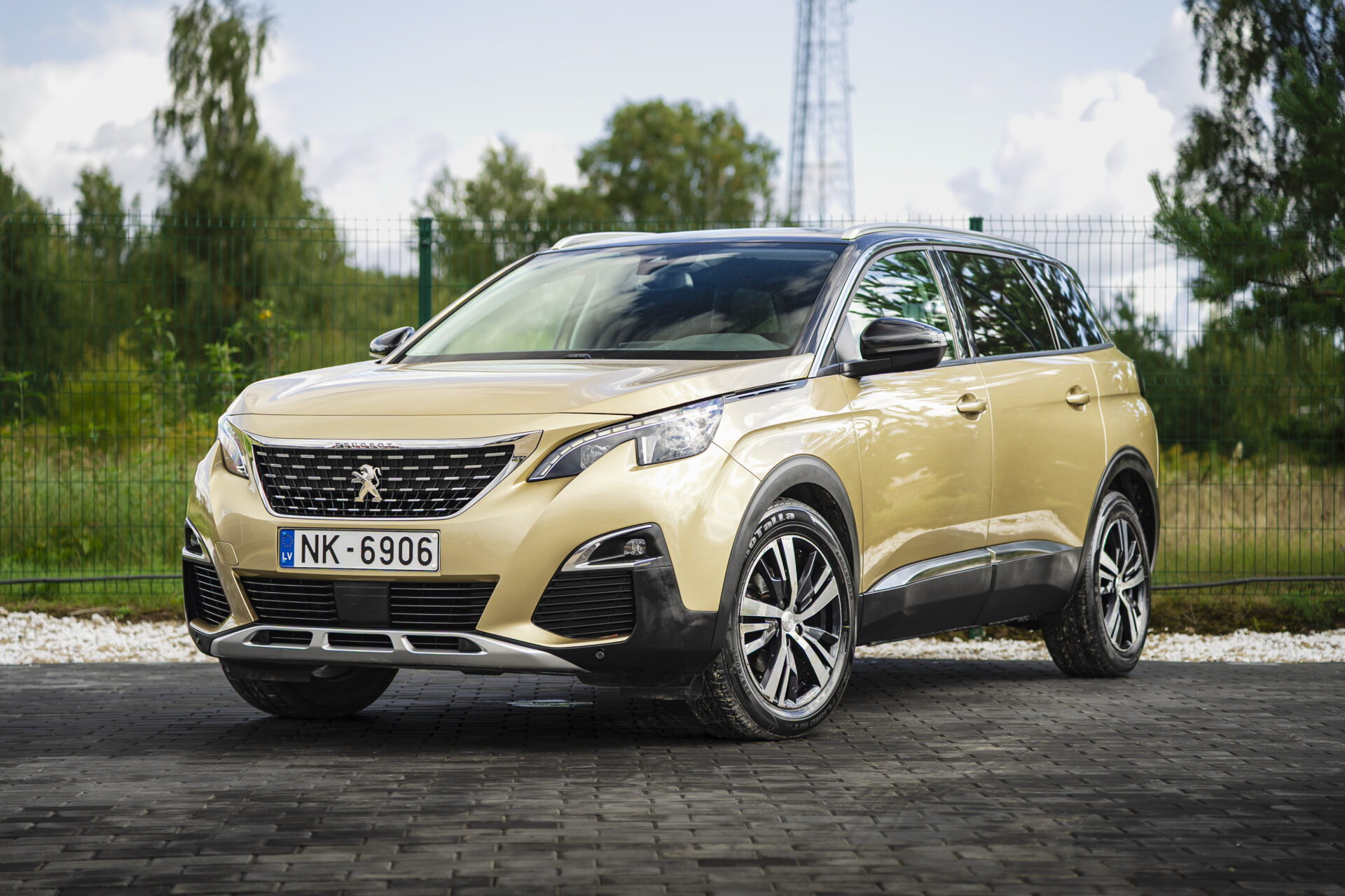 PEUGEOT 5008