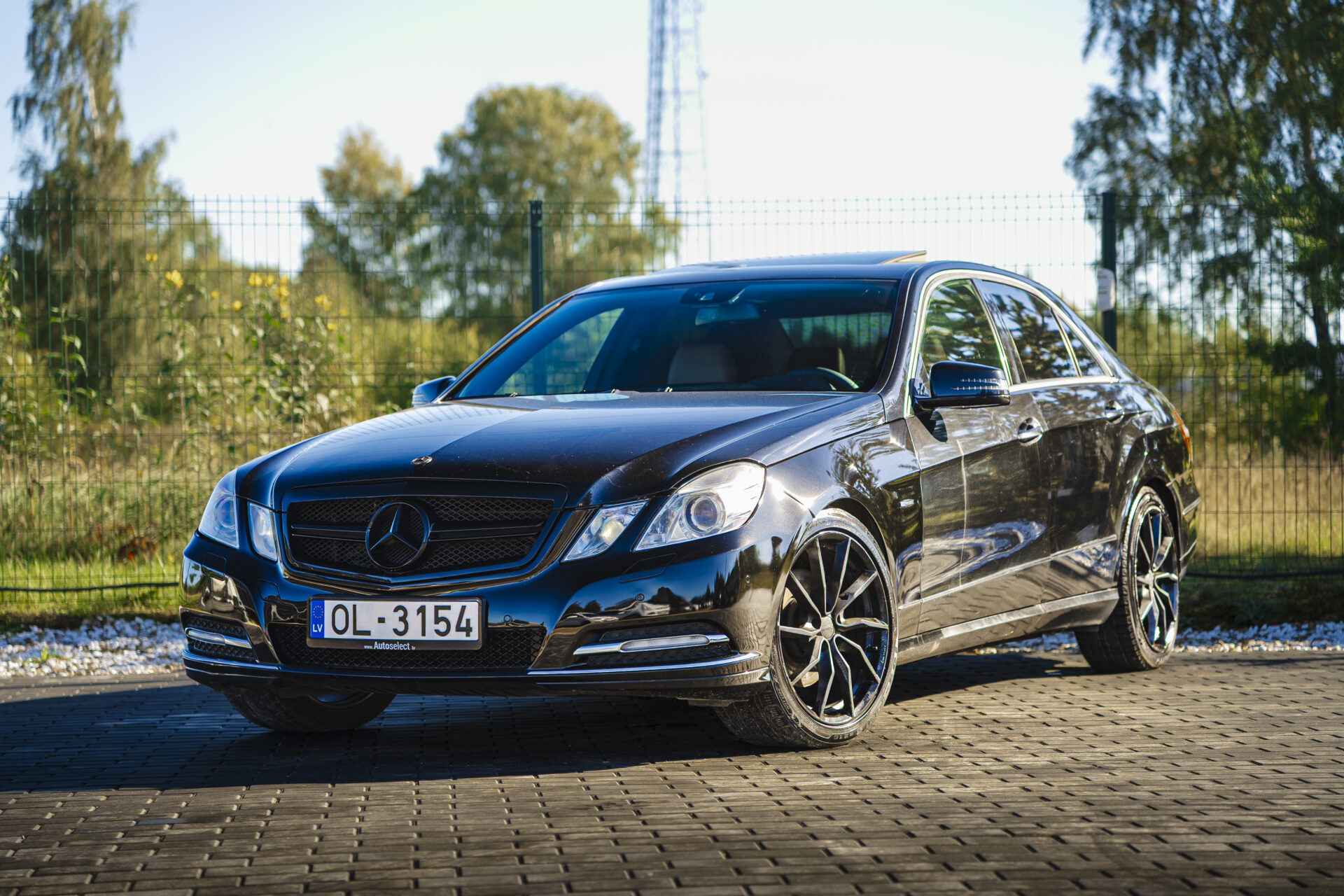 MERCEDES BENZ E300